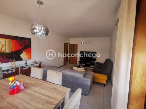 Apartamento T2 com varanda em Arcozelo, Barcelos