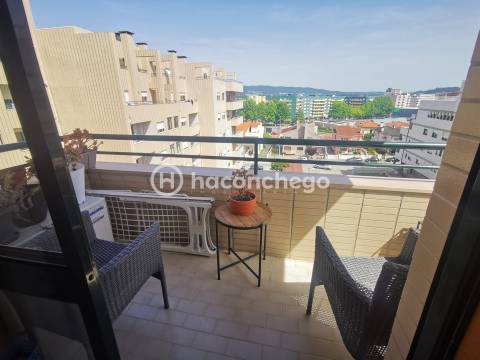 Apartamento T2 com varanda em Arcozelo, Barcelos