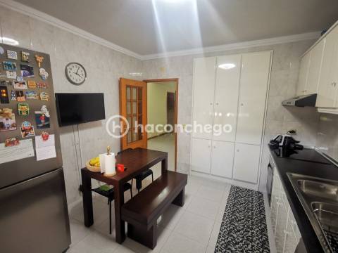 Apartamento T2 com varanda em Arcozelo, Barcelos