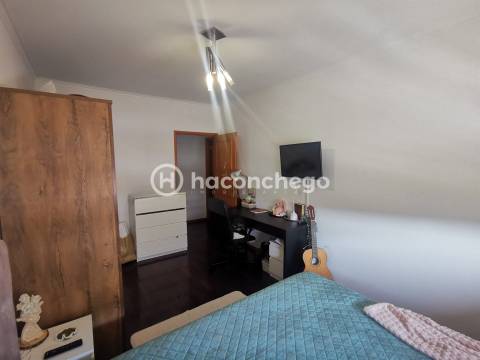 Apartamento T2 com varanda em Arcozelo, Barcelos