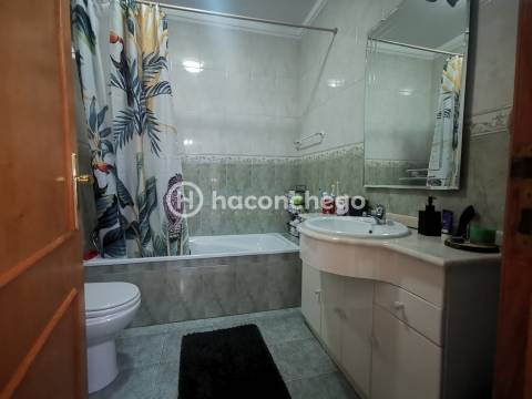 Apartamento T2 com varanda em Arcozelo, Barcelos