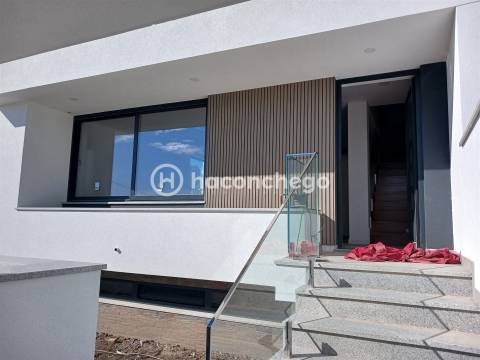 Moradia T3 nova Silva Barcelos