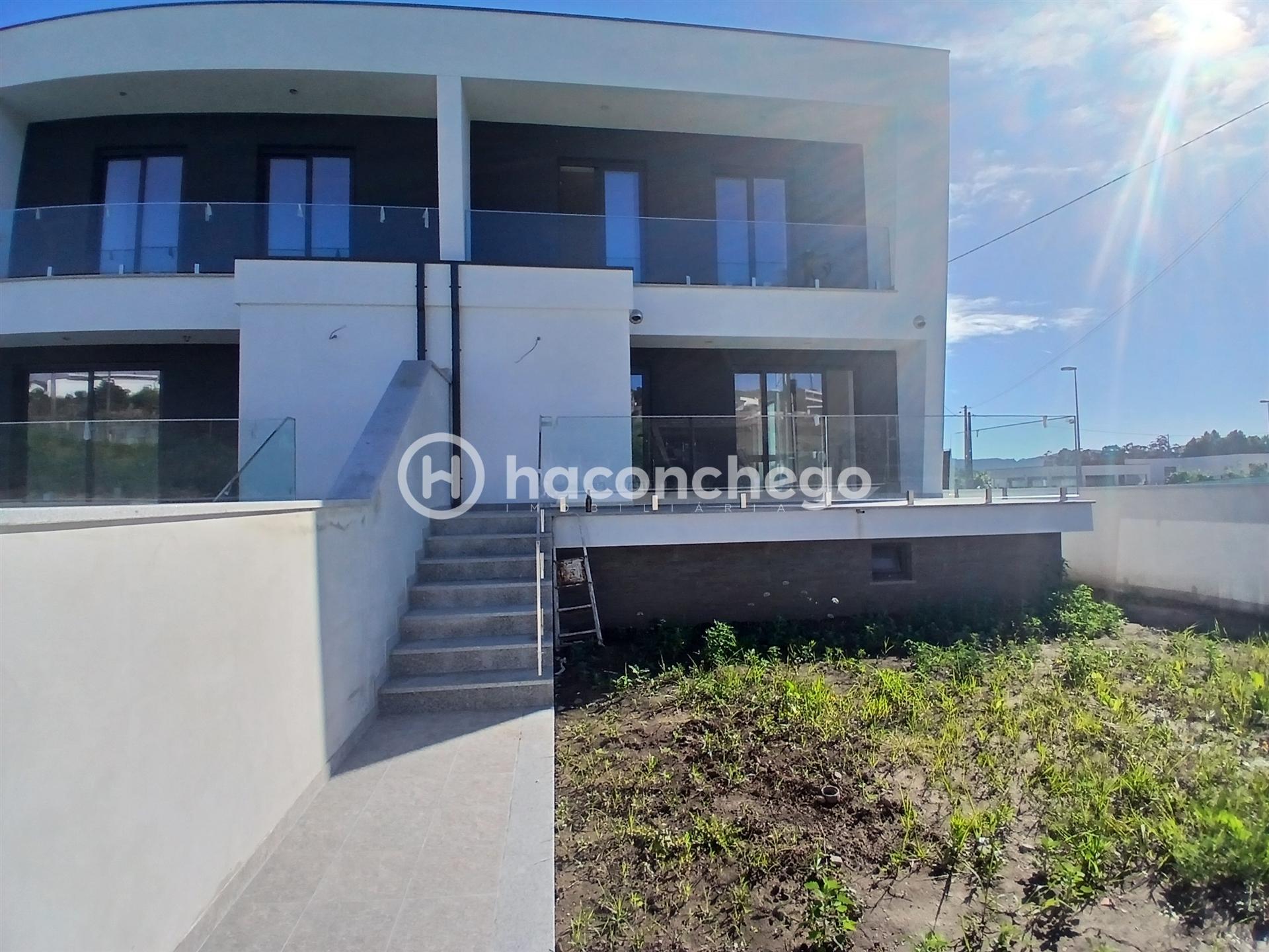 Moradia T3 nova Silva Barcelos