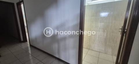 Armazém  Arrendamento em Pousa,Barcelos