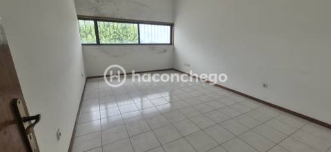 Armazém  Arrendamento em Pousa,Barcelos