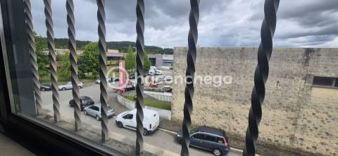 Armazém  Arrendamento em Pousa,Barcelos