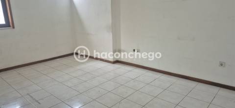 Armazém  Arrendamento em Pousa,Barcelos