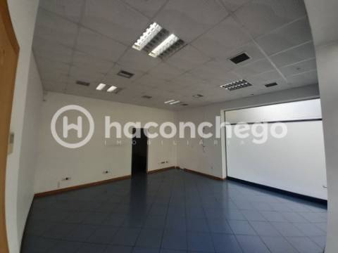 Loja em Arcozelo