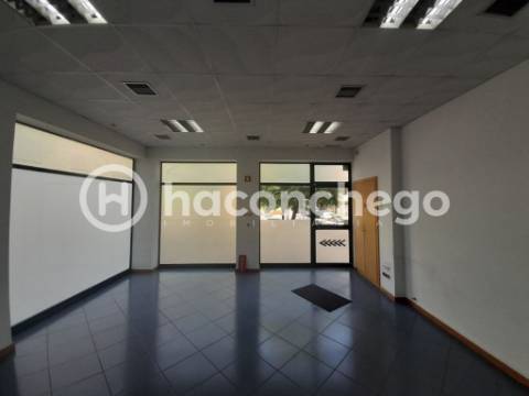 Loja em Arcozelo