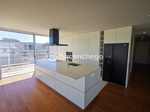 Penthouse T4 de Luxo em Barcelinhos – Totalmente Equipada com equipamentos Haier