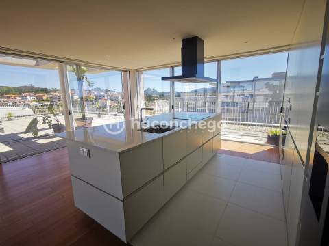 Penthouse T4 de Luxo em Barcelinhos – Totalmente Equipada com equipamentos Haier