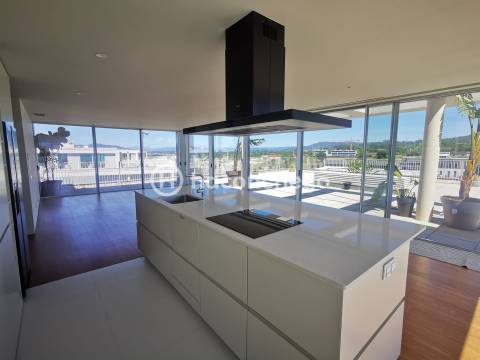 Penthouse T4 de Luxo em Barcelinhos – Totalmente Equipada com equipamentos Haier