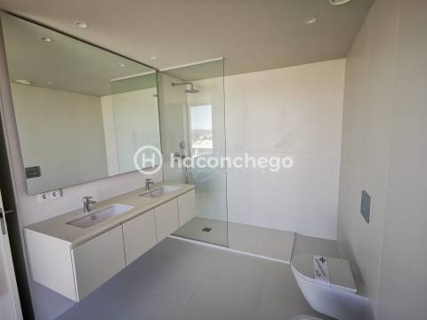 Penthouse T4 de Luxo em Barcelinhos – Totalmente Equipada com equipamentos Haier