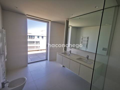 Penthouse T4 de Luxo em Barcelinhos – Totalmente Equipada com equipamentos Haier