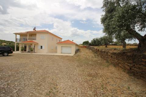 Agradável moradia em local super calmo