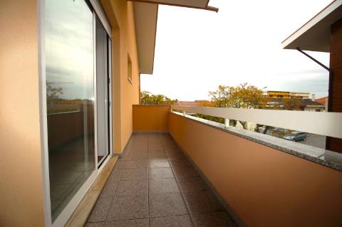 Apartamento Remodelado com boas varandas