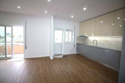 Apartamento Remodelado com boas varandas