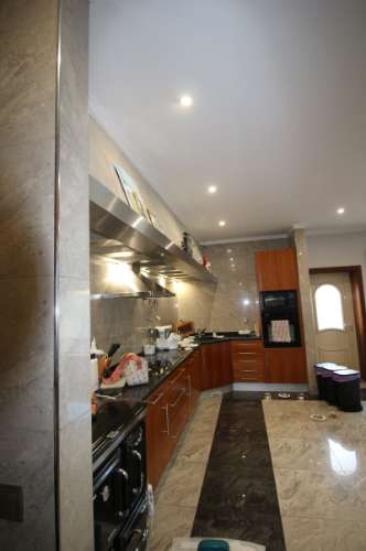 Moradia de 4 frentes com cave de 700 M2