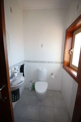 Moradia de 4 frentes com cave de 700 M2