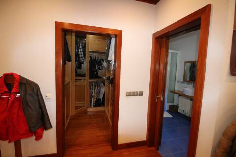 Moradia de 4 frentes com cave de 700 M2