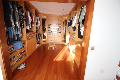 Moradia de 4 frentes com cave de 700 M2