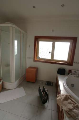 Moradia de 4 frentes com cave de 700 M2