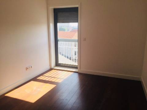 Apartamento T4 rotunda da Boavista