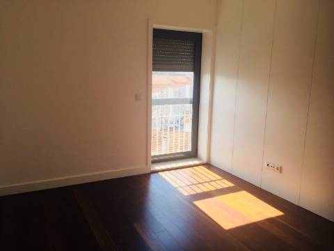 Apartamento T4 rotunda da Boavista