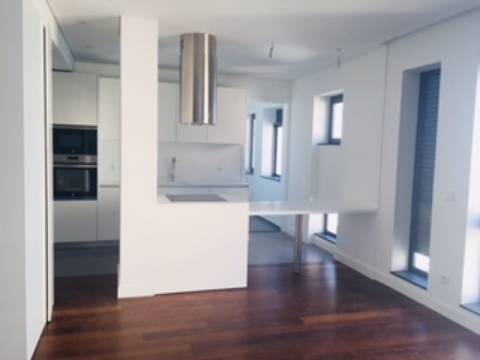 Apartamento T4 rotunda da Boavista