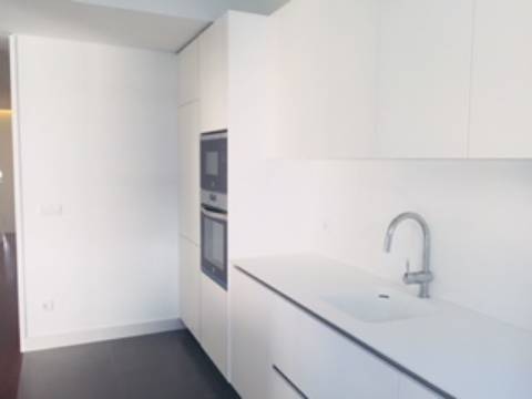 Apartamento T4 rotunda da Boavista