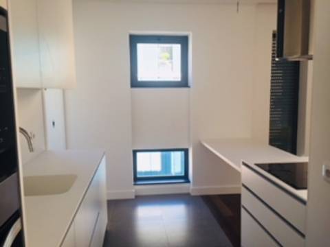 Apartamento T4 rotunda da Boavista