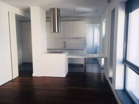 Apartamento T4 rotunda da Boavista