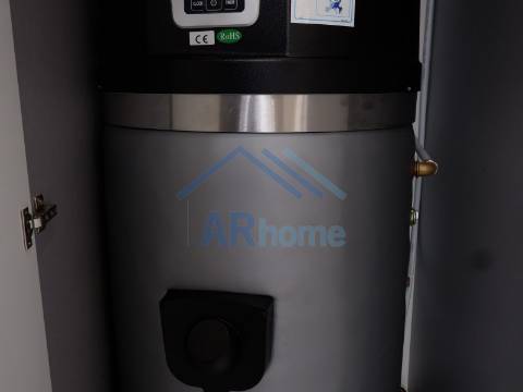 T3 totalmente reconstruído, com pátio e garagem individual