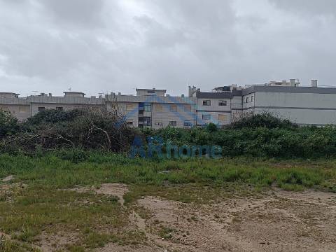 Terreno para construção de prédio junto ao mar em Labruge