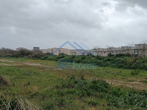 Terreno para construção de prédio junto ao mar em Labruge