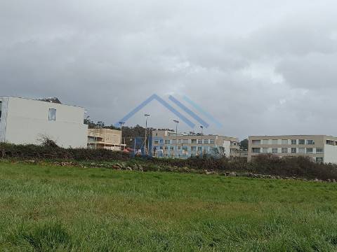 Terreno para construção de prédio junto ao mar em Labruge