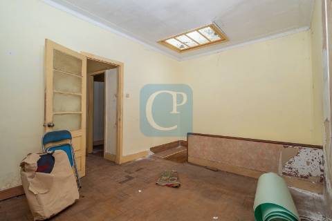 Moradia T4 para Restaurar, no centro de Matosinhos