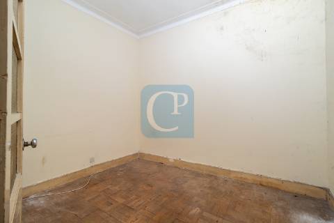 Moradia T4 para Restaurar, no centro de Matosinhos