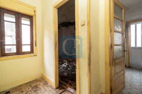 Moradia T4 para Restaurar, no centro de Matosinhos