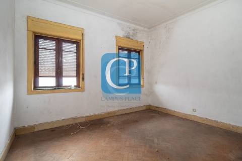 Moradia T4 para Restaurar, no centro de Matosinhos