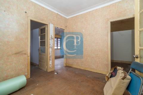 Moradia T4 para Restaurar, no centro de Matosinhos