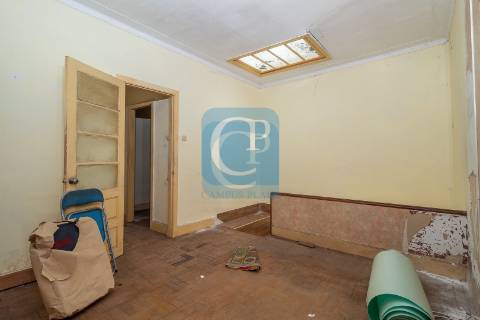 Moradia T4 para Restaurar, no centro de Matosinhos