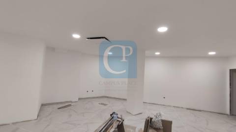 Loja com 129m² ao cruzamento de Monte dos Burgos