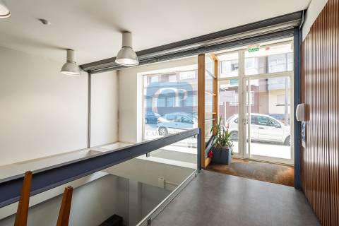 Escritório completamente equipado à Rotunda da Boavista