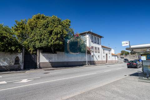 Prédio com P.I.P. aprovado, no Pólo Universitário S. João, Paranhos