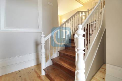 Moradia centenária no Centro de São Mamede Infesta