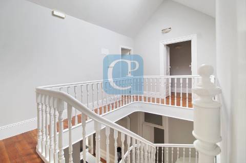 Moradia centenária no Centro de São Mamede Infesta