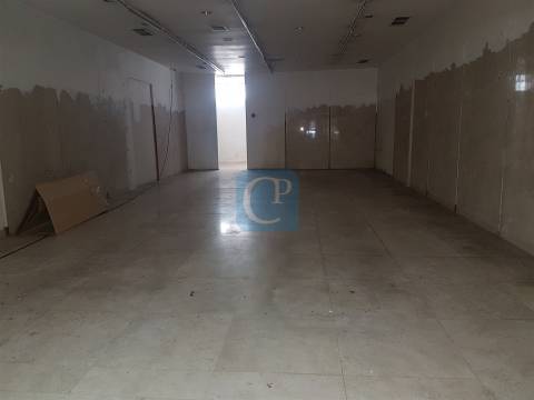 Loja à Rotunda da Boavista, Cedofeita