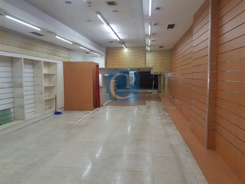 Loja à Rotunda da Boavista, Cedofeita