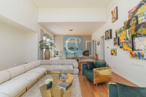 Moradia V5 com piscina e jardim, em Nogueira na Maia